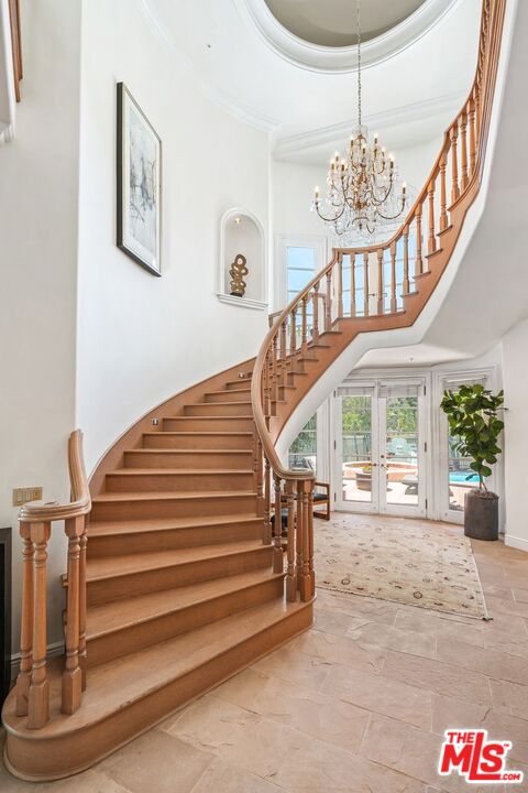 2293 Stratford Cir