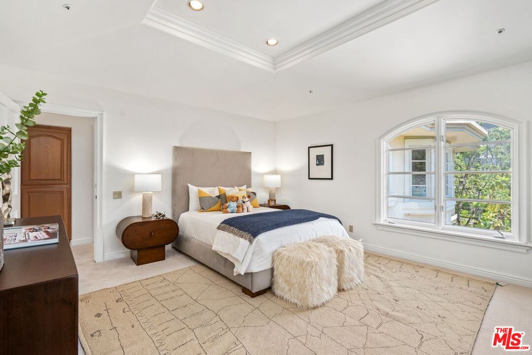 2293 Stratford Cir