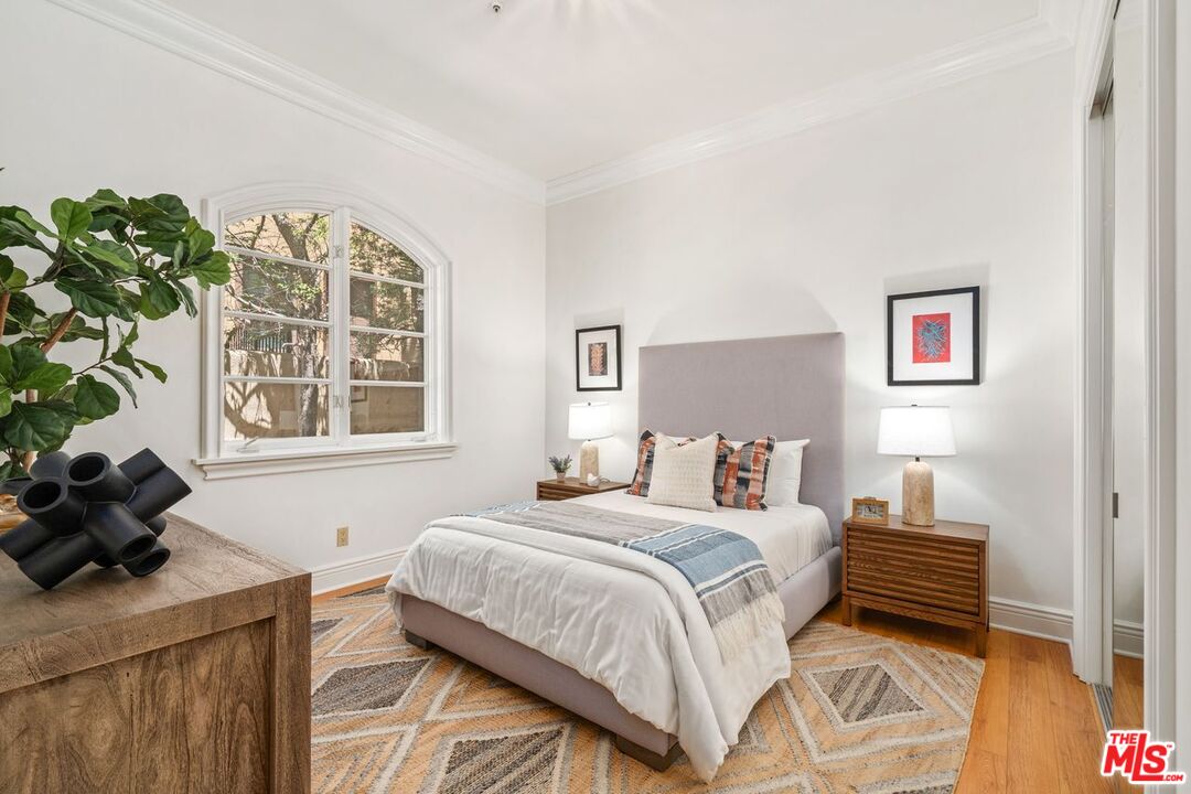 2293 Stratford Cir