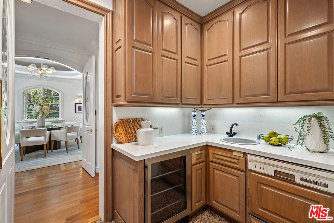 2293 Stratford Cir