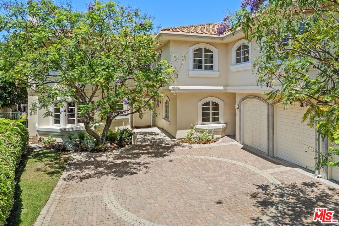 2293 Stratford Cir