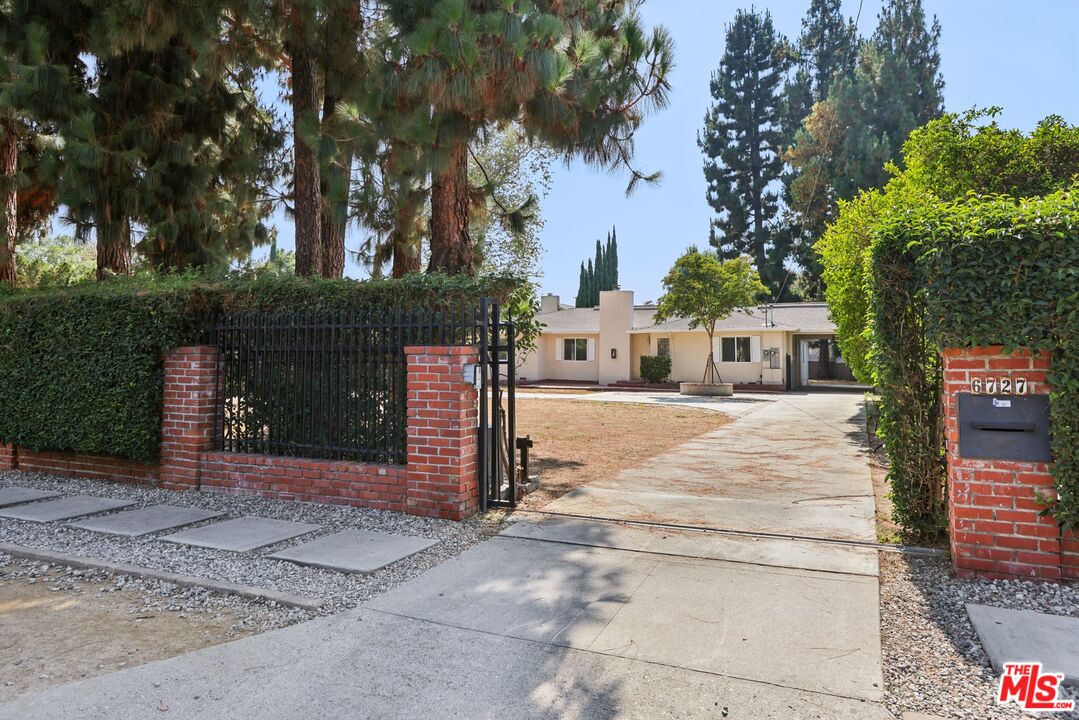 6727 Orion Ave