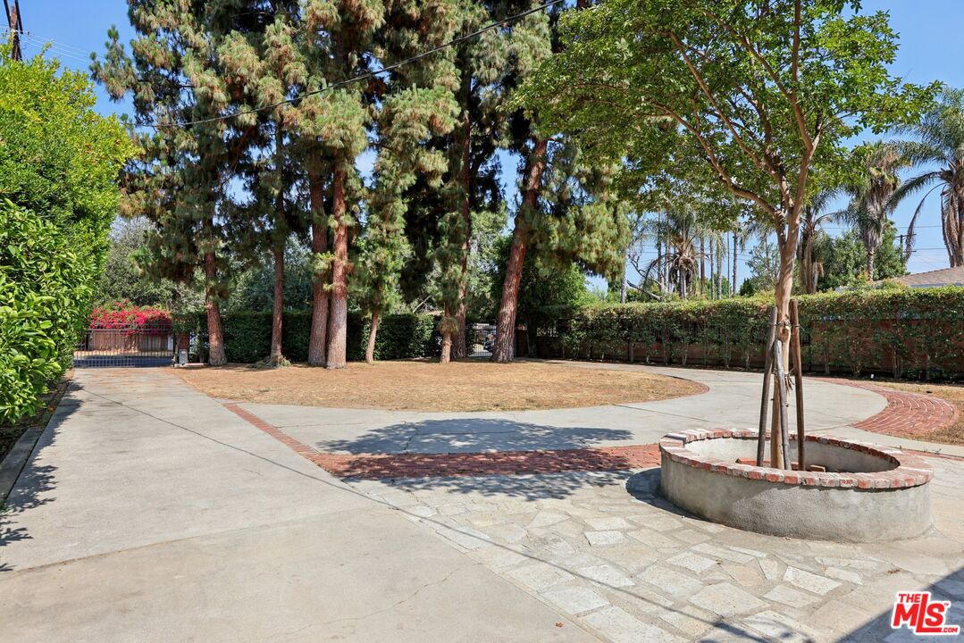 6727 Orion Ave