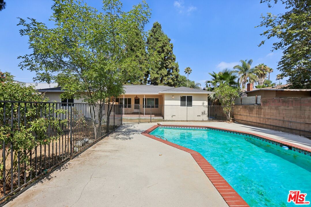 6727 Orion Ave