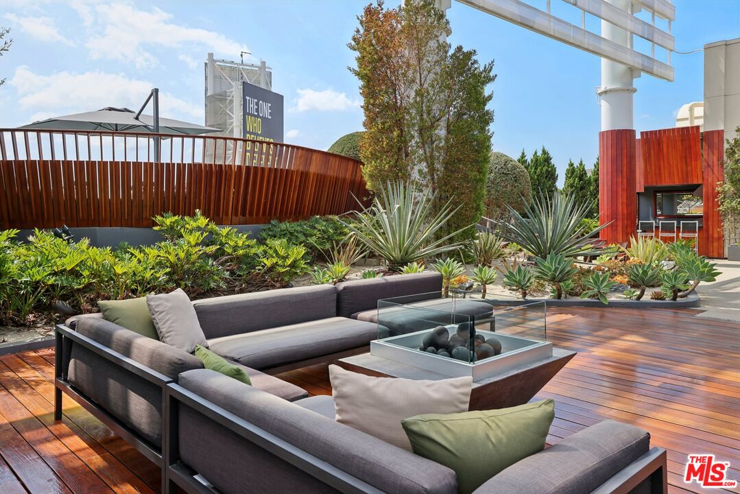 6250 Hollywood Blvd Unit: 5A