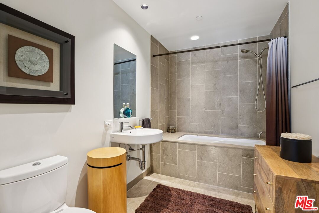 6250 Hollywood Blvd Unit: 5A