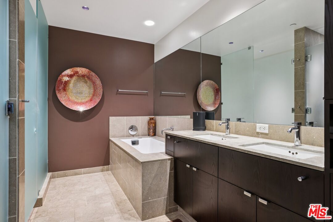 6250 Hollywood Blvd Unit: 5A