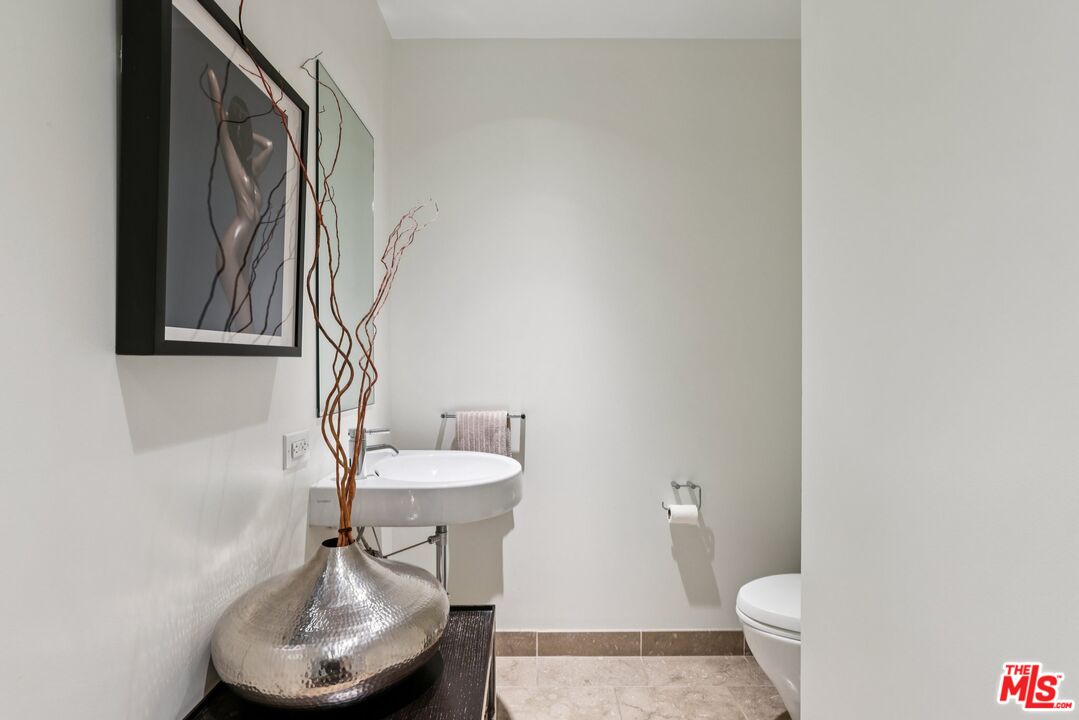 6250 Hollywood Blvd Unit: 5A