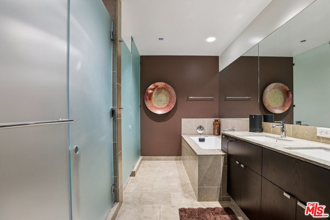 6250 Hollywood Blvd Unit: 5A