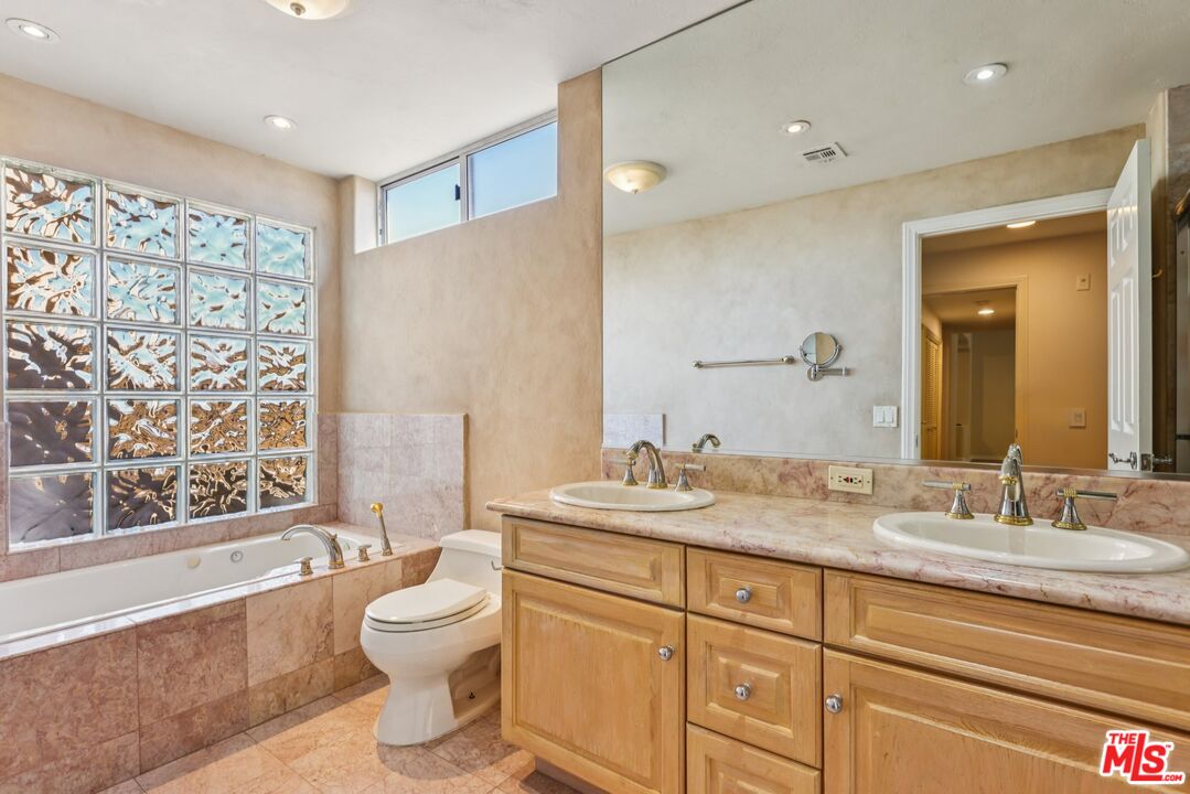 14290 Dickens St Unit: 204
