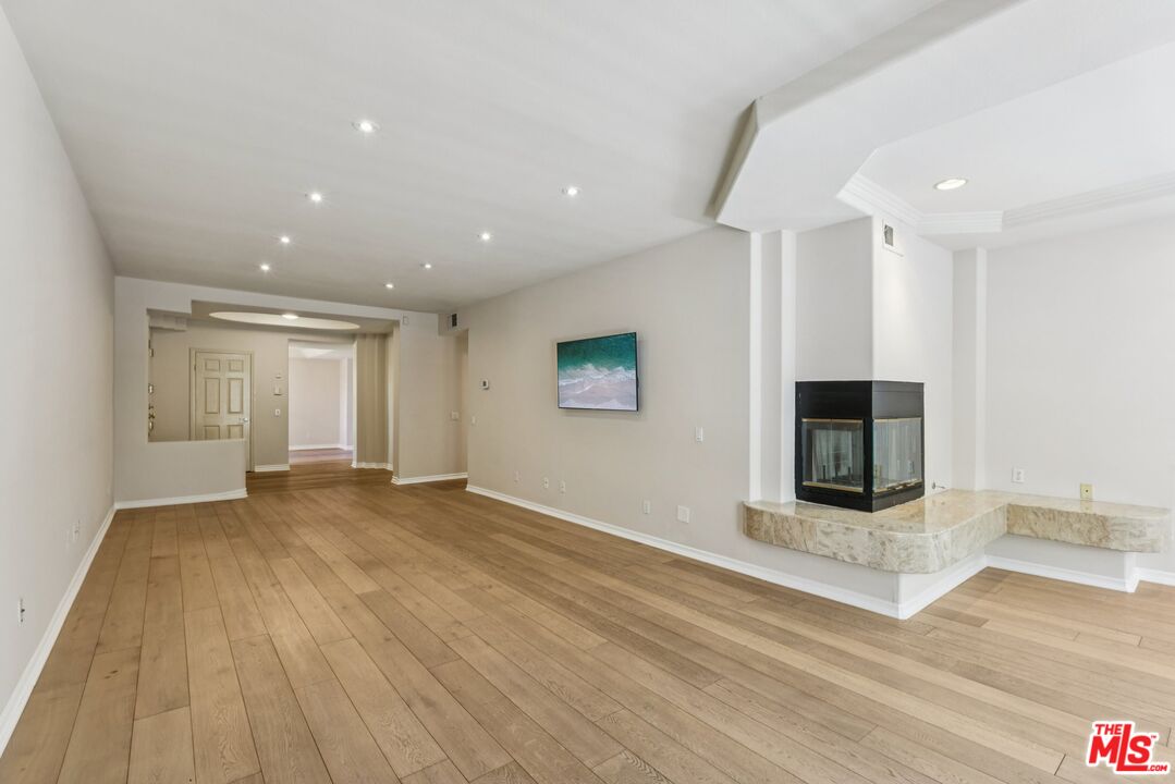 14290 Dickens St Unit: 204