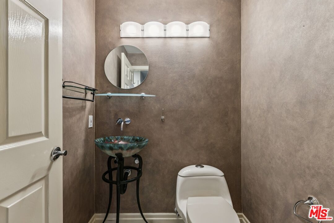 14290 Dickens St Unit: 204