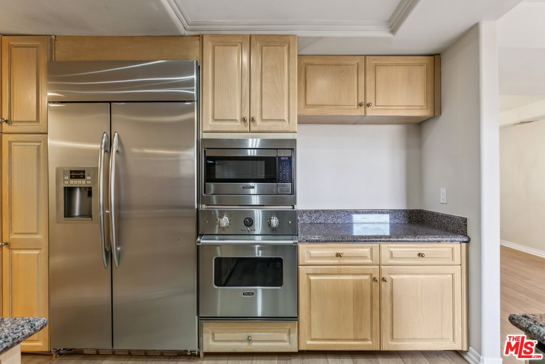 14290 Dickens St Unit: 204
