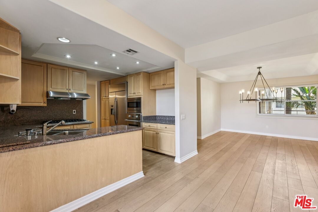 14290 Dickens St Unit: 204