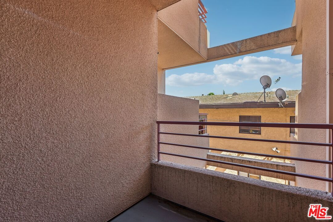 14290 Dickens St Unit: 204