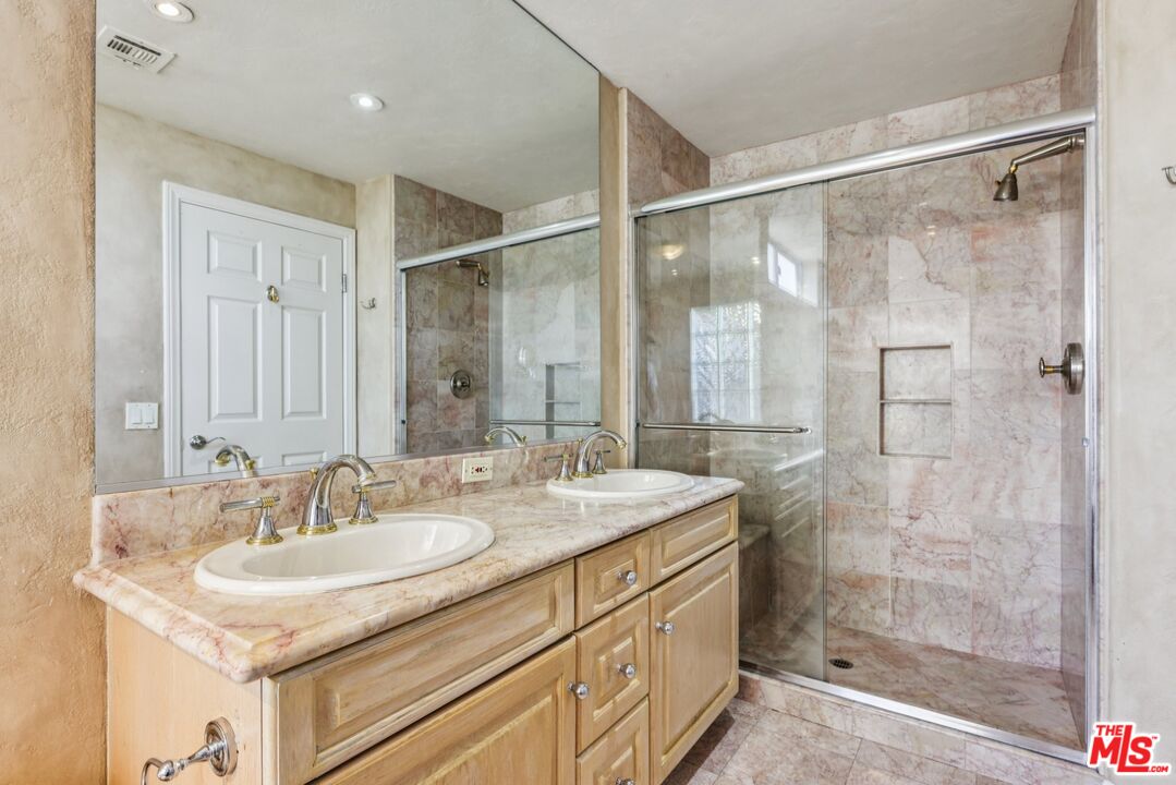 14290 Dickens St Unit: 204