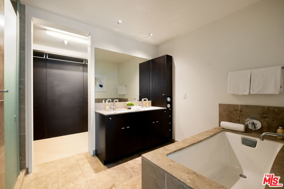 6250 Hollywood Blvd Unit: 5N
