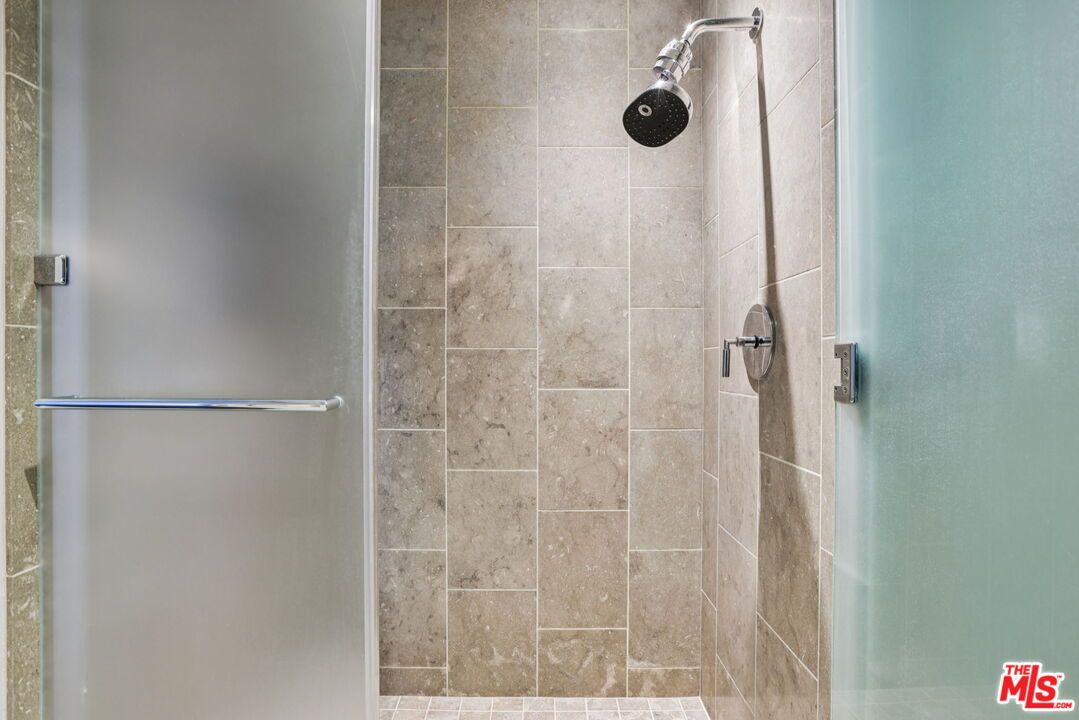 6250 Hollywood Blvd Unit: 5A