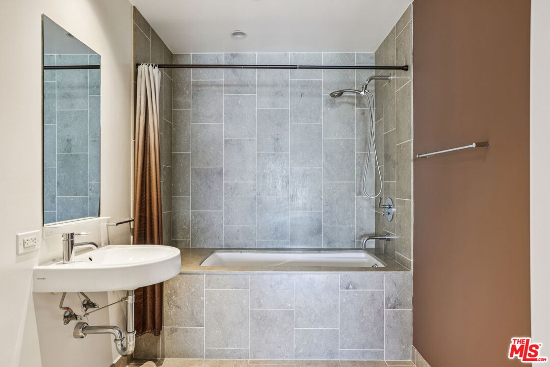 6250 Hollywood Blvd Unit: 5A