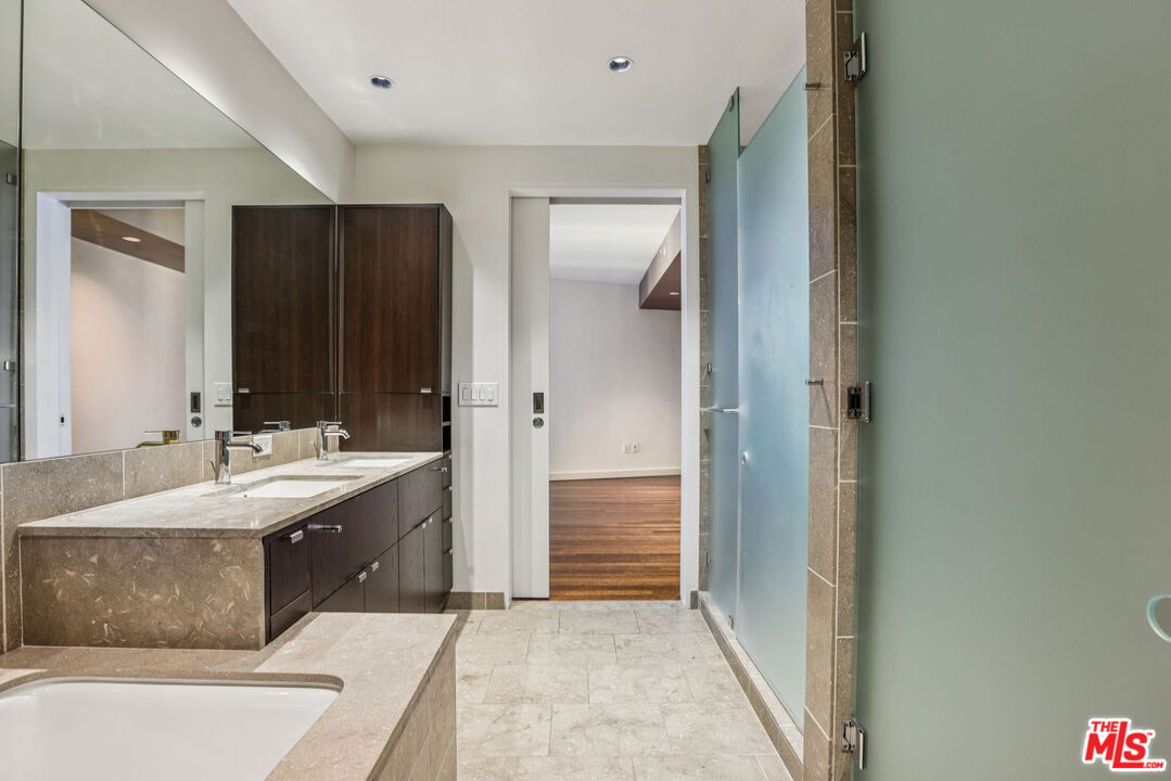 6250 Hollywood Blvd Unit: 5A