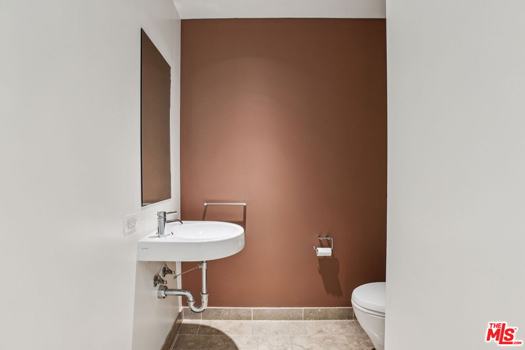 6250 Hollywood Blvd Unit: 5A