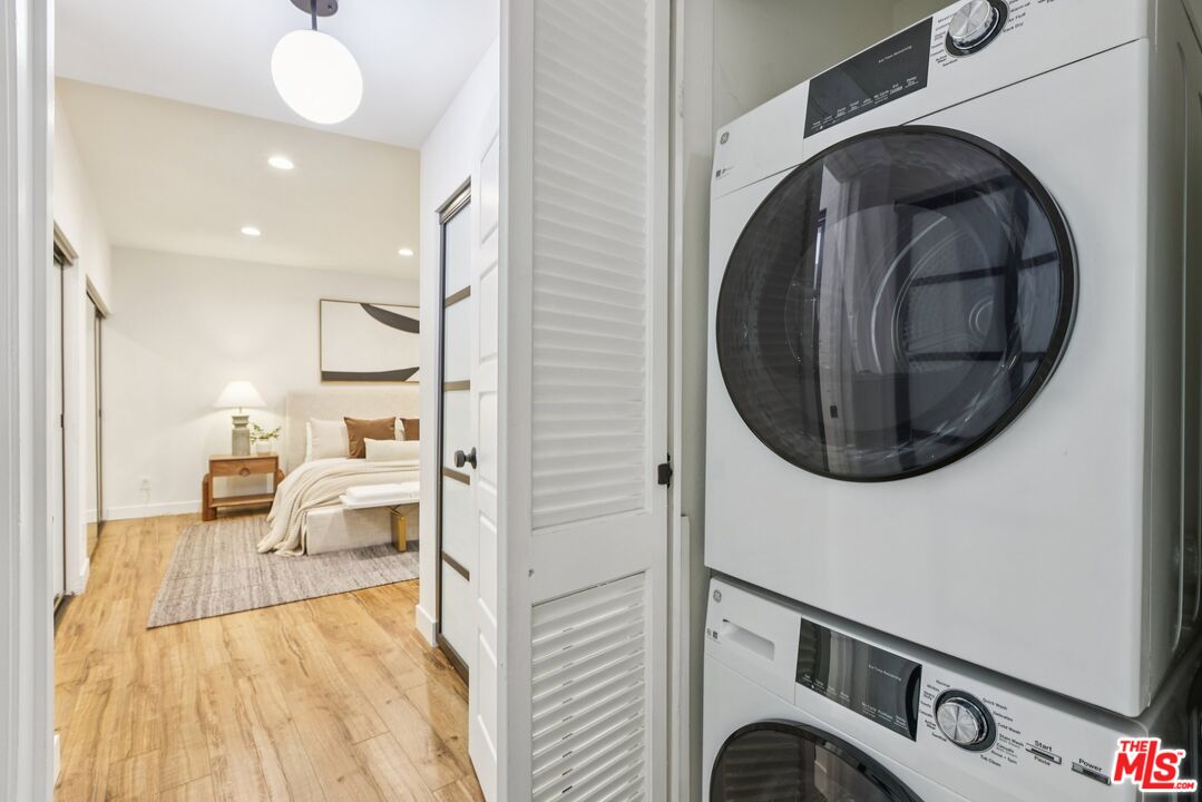 4242 Stansbury Ave Unit: 104