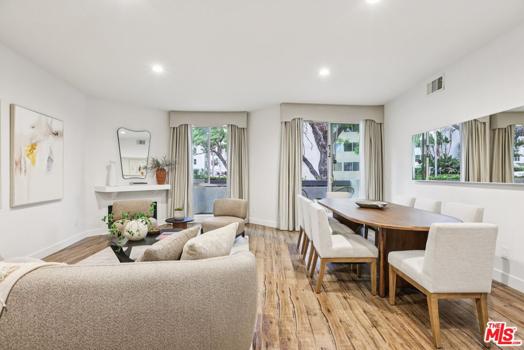 4242 Stansbury Ave Unit: 104