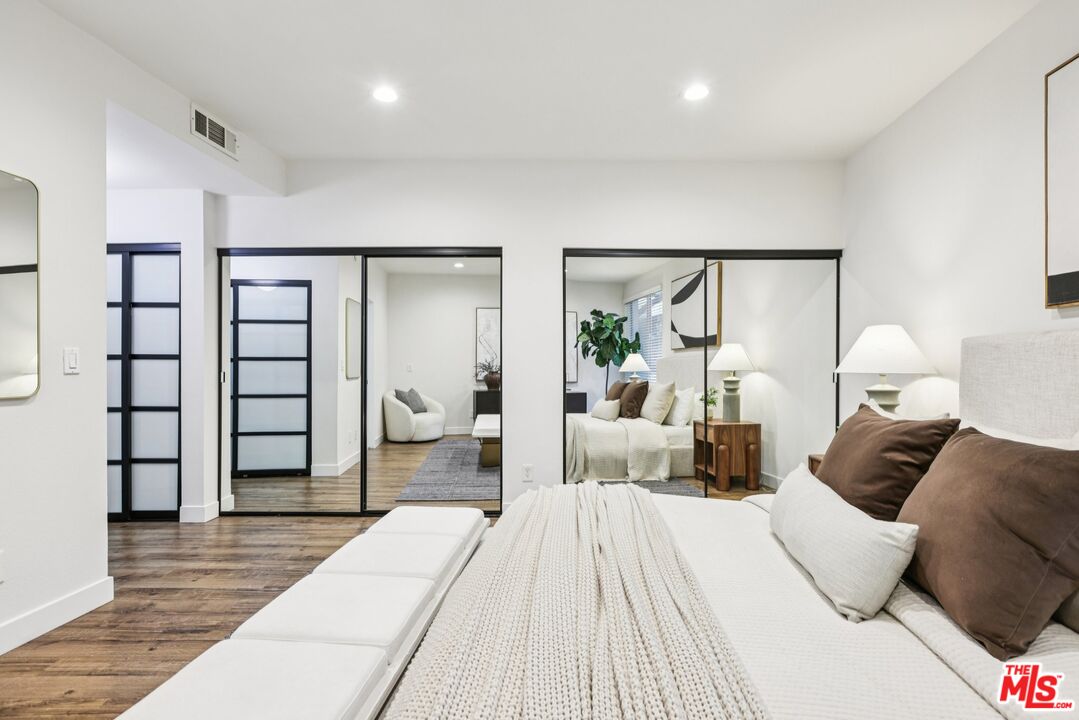 4242 Stansbury Ave Unit: 104