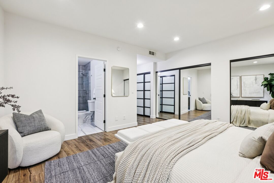 4242 Stansbury Ave Unit: 104