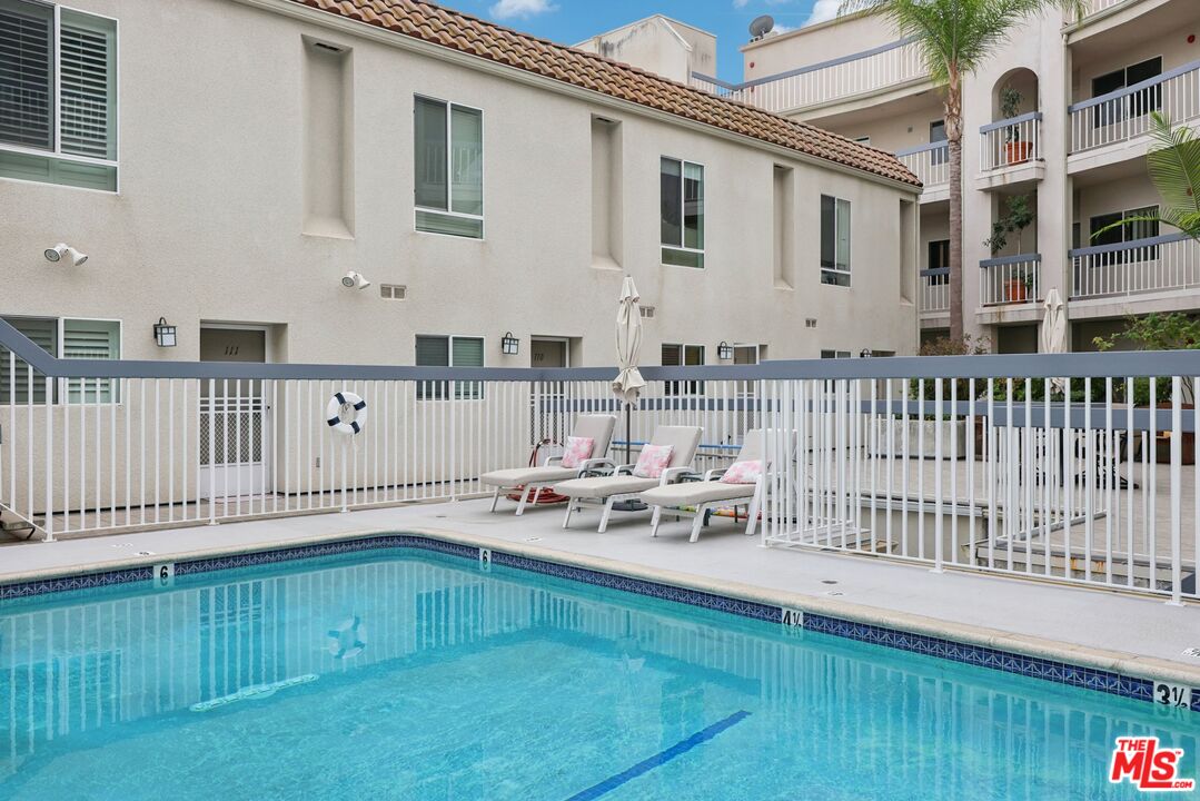 4242 Stansbury Ave Unit: 104