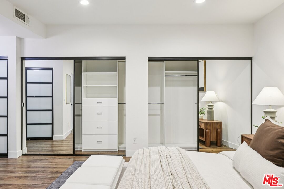 4242 Stansbury Ave Unit: 104