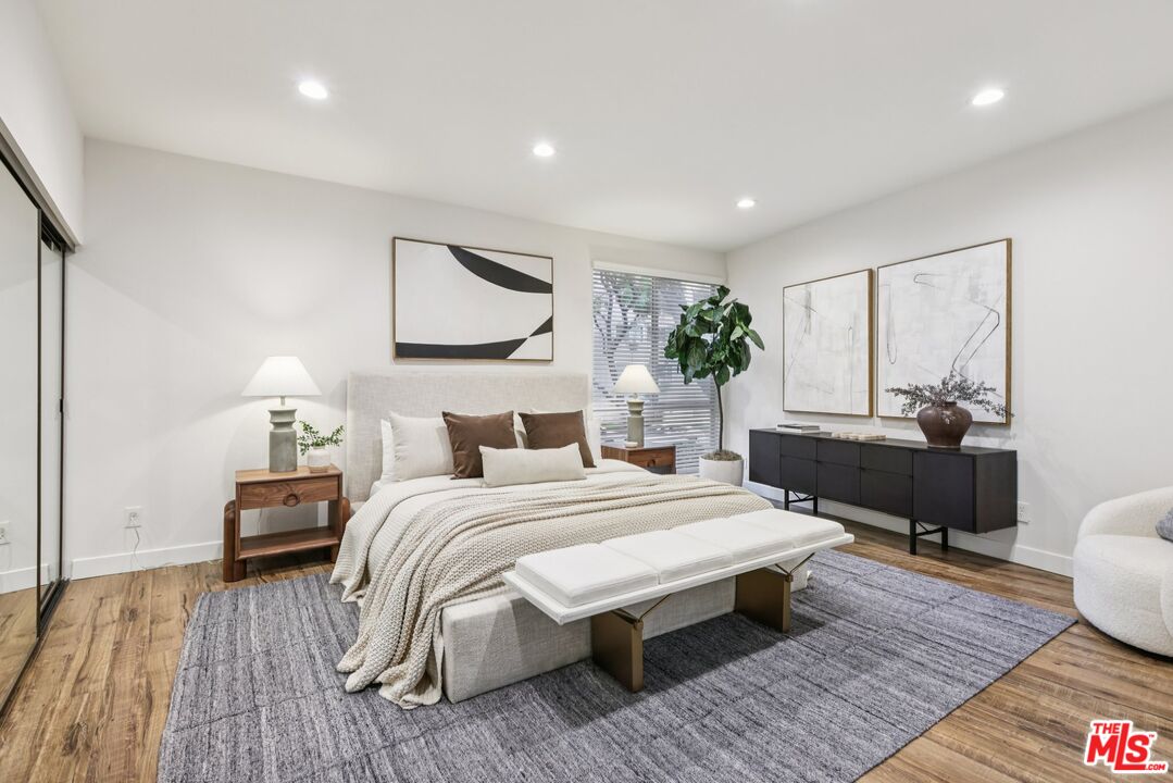 4242 Stansbury Ave Unit: 104