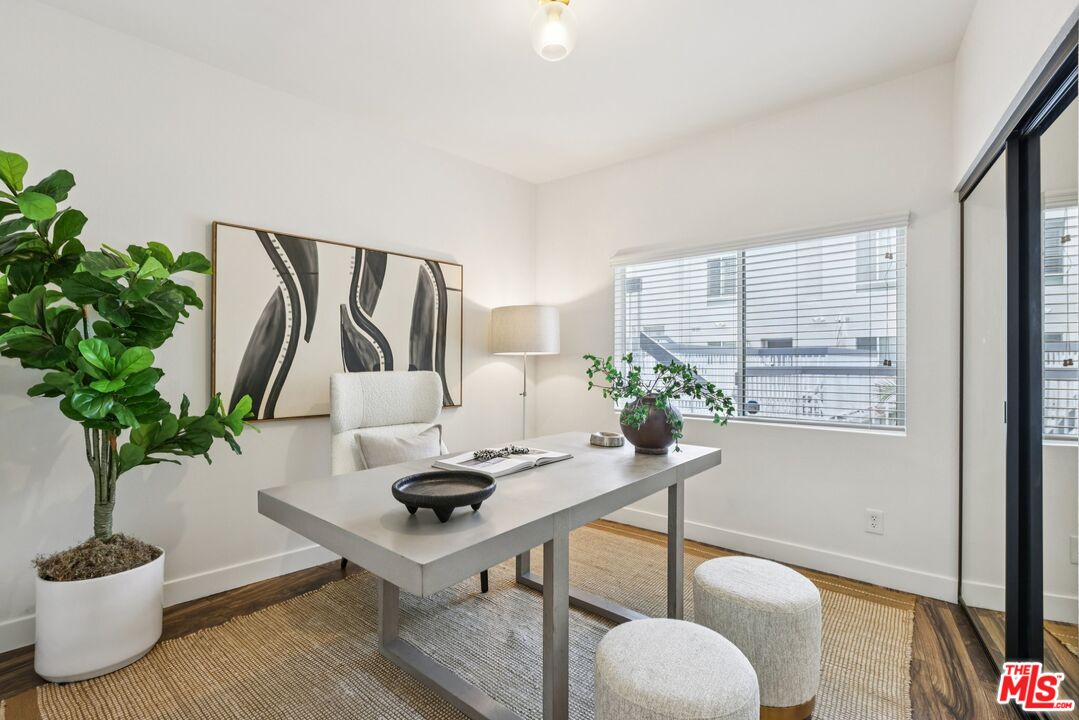 4242 Stansbury Ave Unit: 104