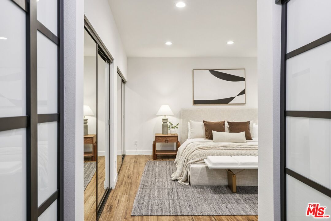 4242 Stansbury Ave Unit: 104