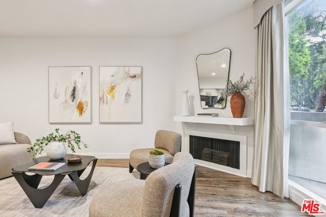 4242 Stansbury Ave Unit: 104