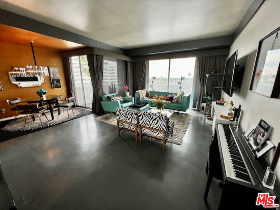 7250 Franklin Ave Unit: 517