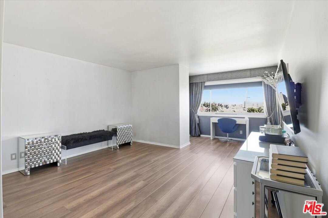 7250 Franklin Ave Unit: 517