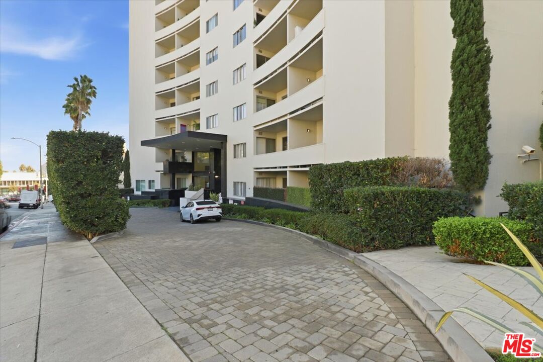 7250 Franklin Ave Unit: 517