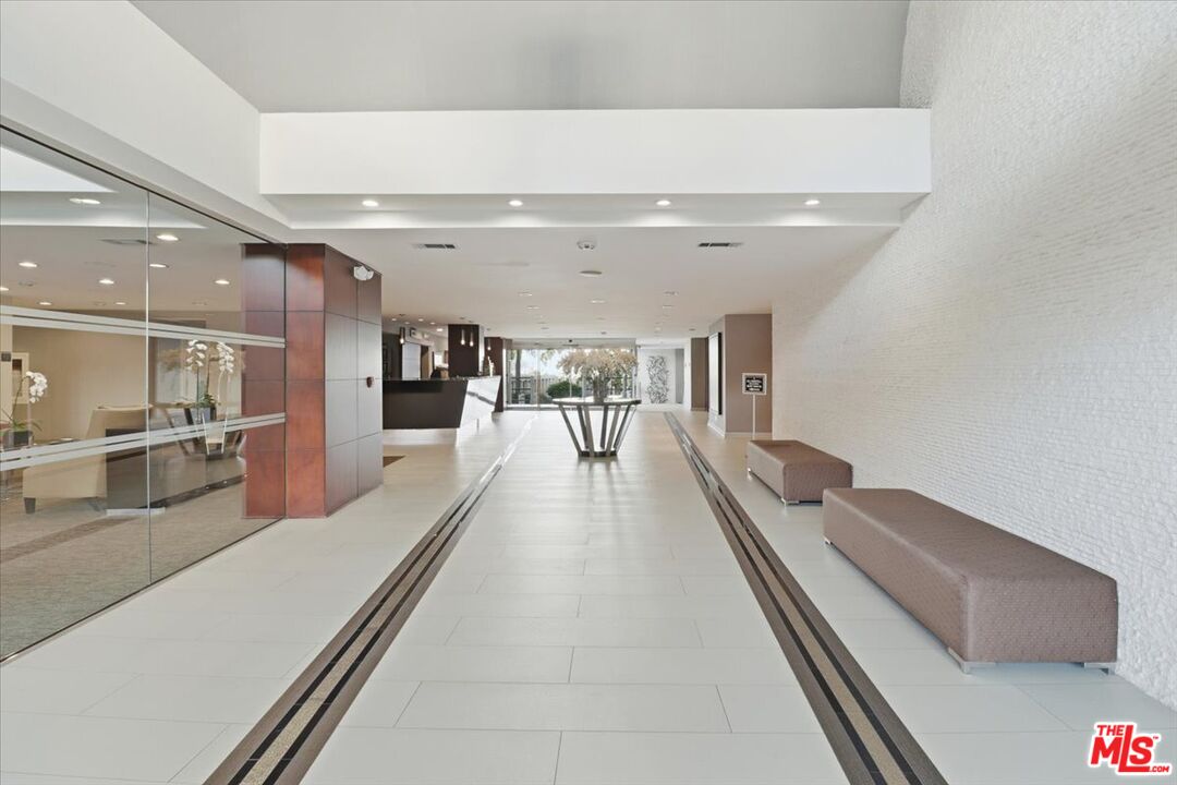 7250 Franklin Ave Unit: 517