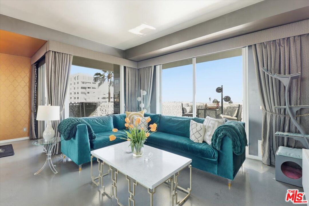 7250 Franklin Ave Unit: 517