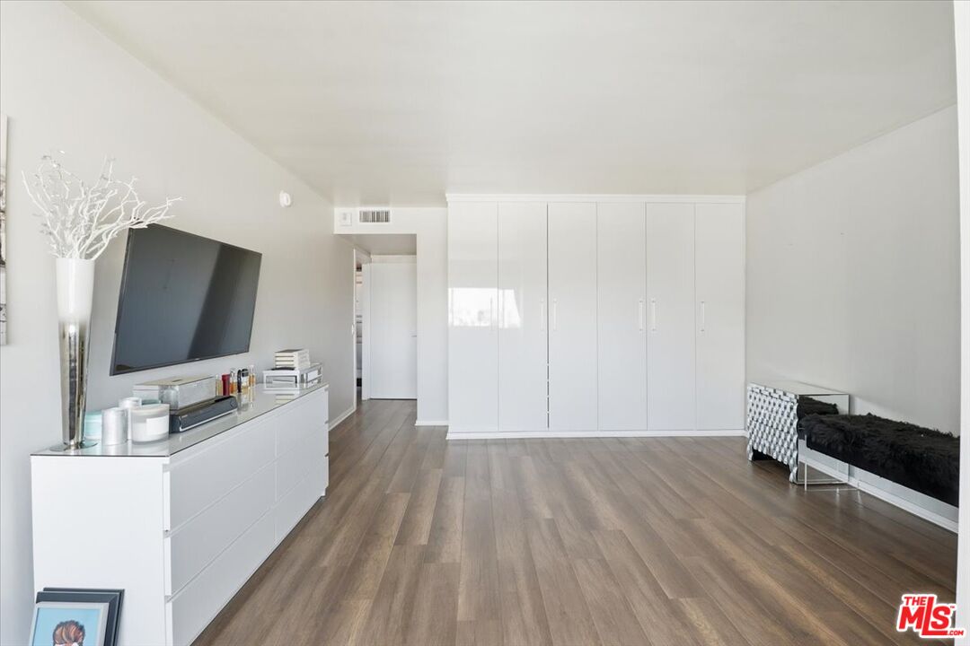 7250 Franklin Ave Unit: 517