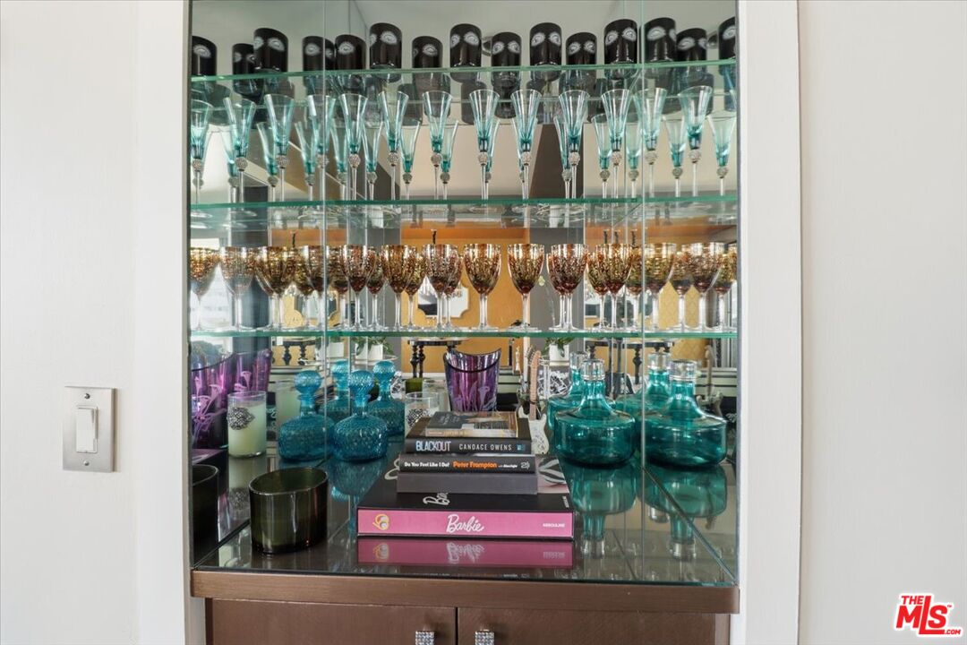 7250 Franklin Ave Unit: 517