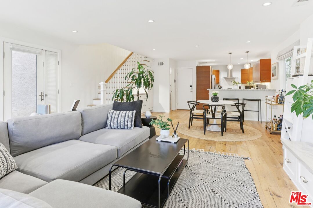 665 Washington Blvd Unit: 210