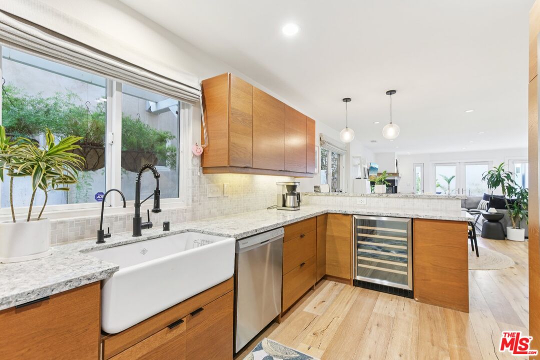 665 Washington Blvd Unit: 210