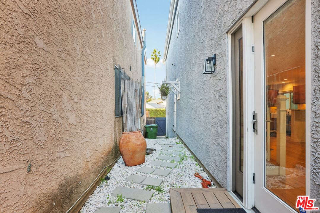 665 Washington Blvd Unit: 210