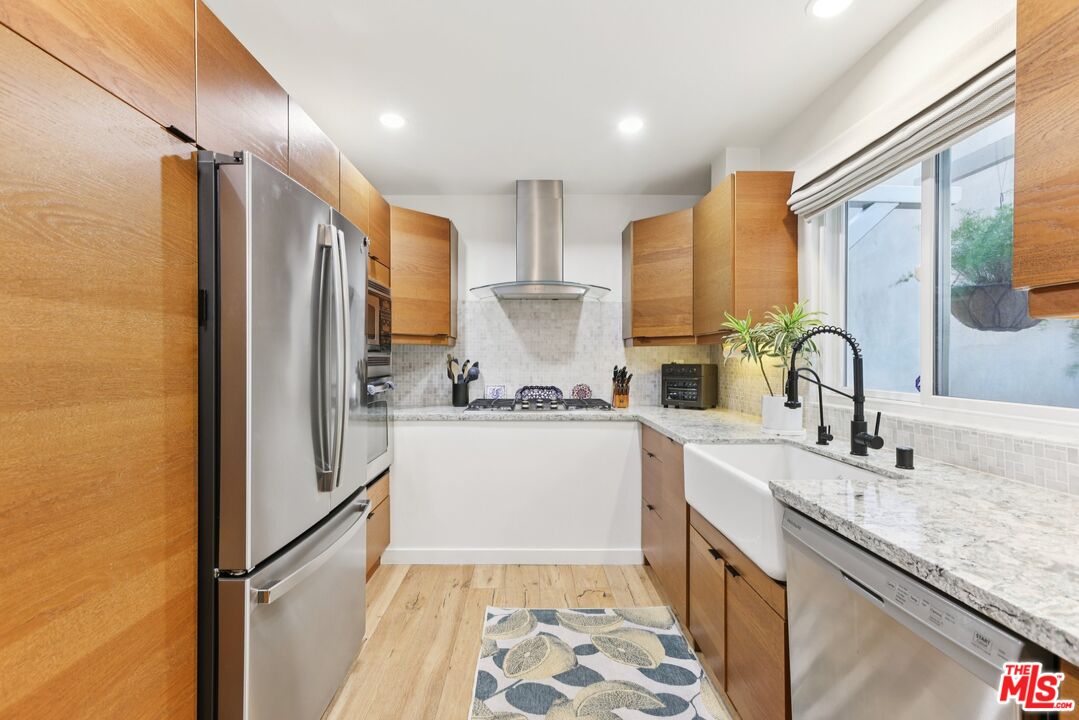 665 Washington Blvd Unit: 210