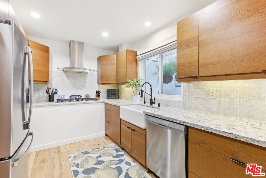 665 Washington Blvd Unit: 210