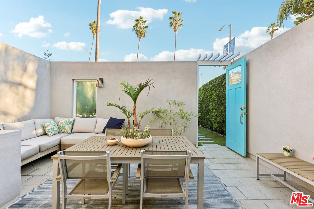 665 Washington Blvd Unit: 210