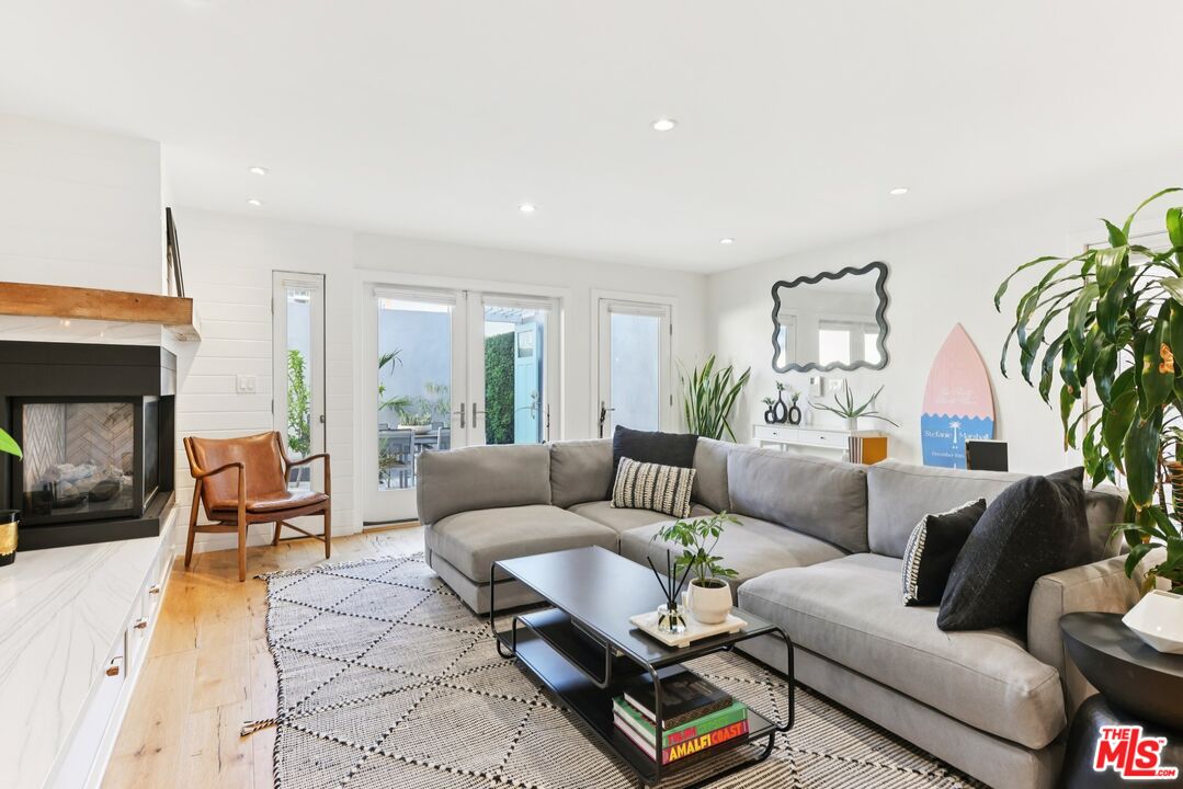 665 Washington Blvd Unit: 210