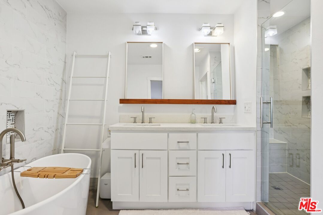 665 Washington Blvd Unit: 210